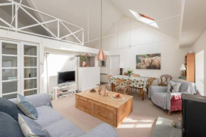 JOIVY Unique Loft at the Brewery with Free Secure Parking - No SUV's